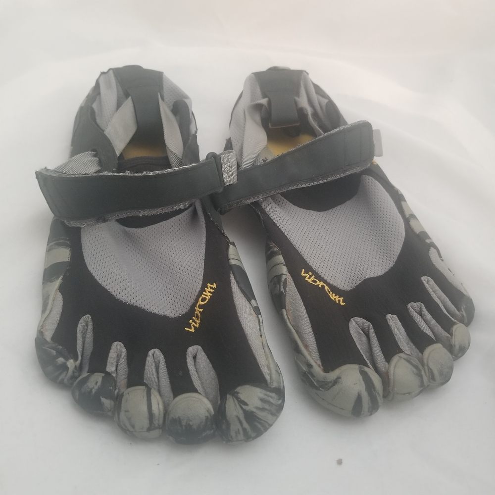 Vibram FiveFingers Black and Gray Toe Shoes